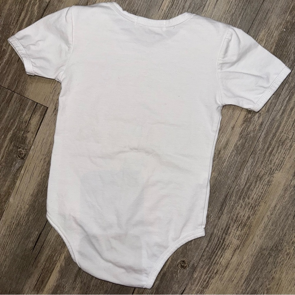 (🆓)*FREE ADD TO BUNDLE* Daddy’s little Mermaid Onesie - Picture 5 of 6